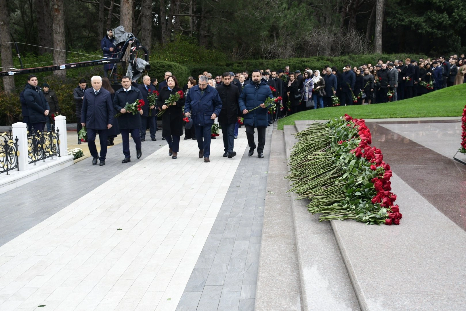New Azerbaijan Party representatives honor National Leader Heydar Aliyev's memory (PHOTO)