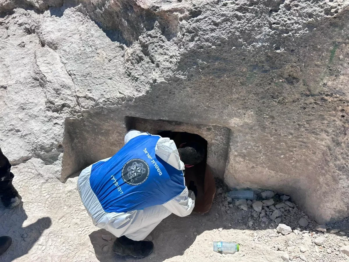 Israeli authorities discover tunnel near Jerusalem checkpoint PHOTO