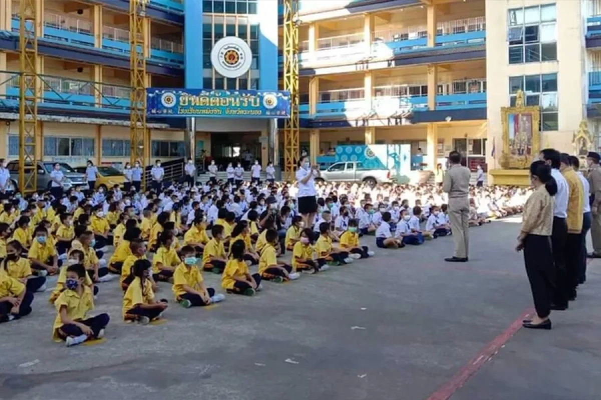 Cambodia shuts border schools amid rising tensions with Thailand