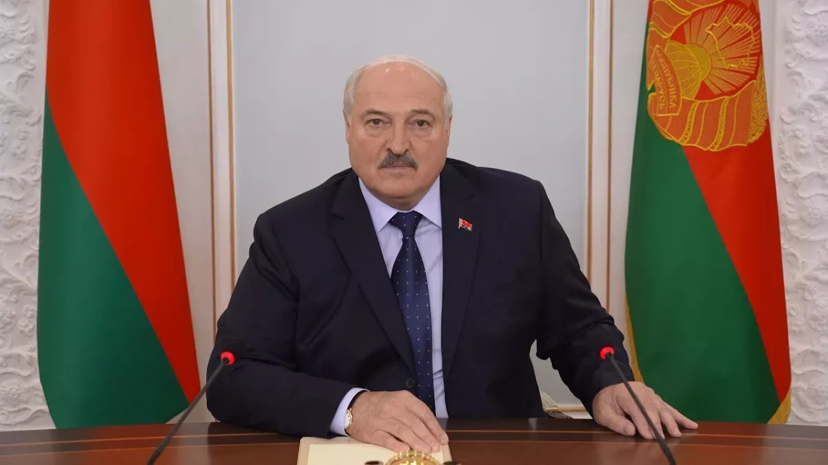No "free wages" in Belarus, president warns enterprises