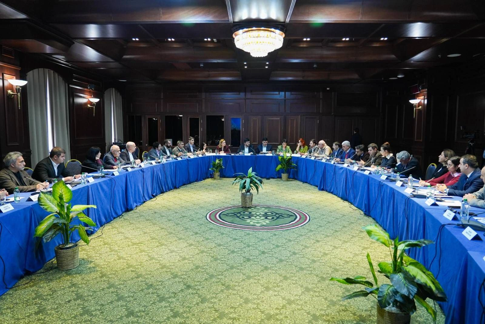 Armenia hosts roundtable with Azerbaijani and Armenian civil society representatives under “Bridge of Peace” initiative (PHOTO)