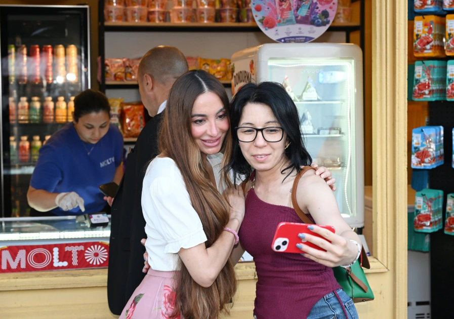 Leyla Aliyeva and Arzu Aliyeva visit "CandyFest" summer festival and watch "Magic Pearl" water circus show (PHOTO)