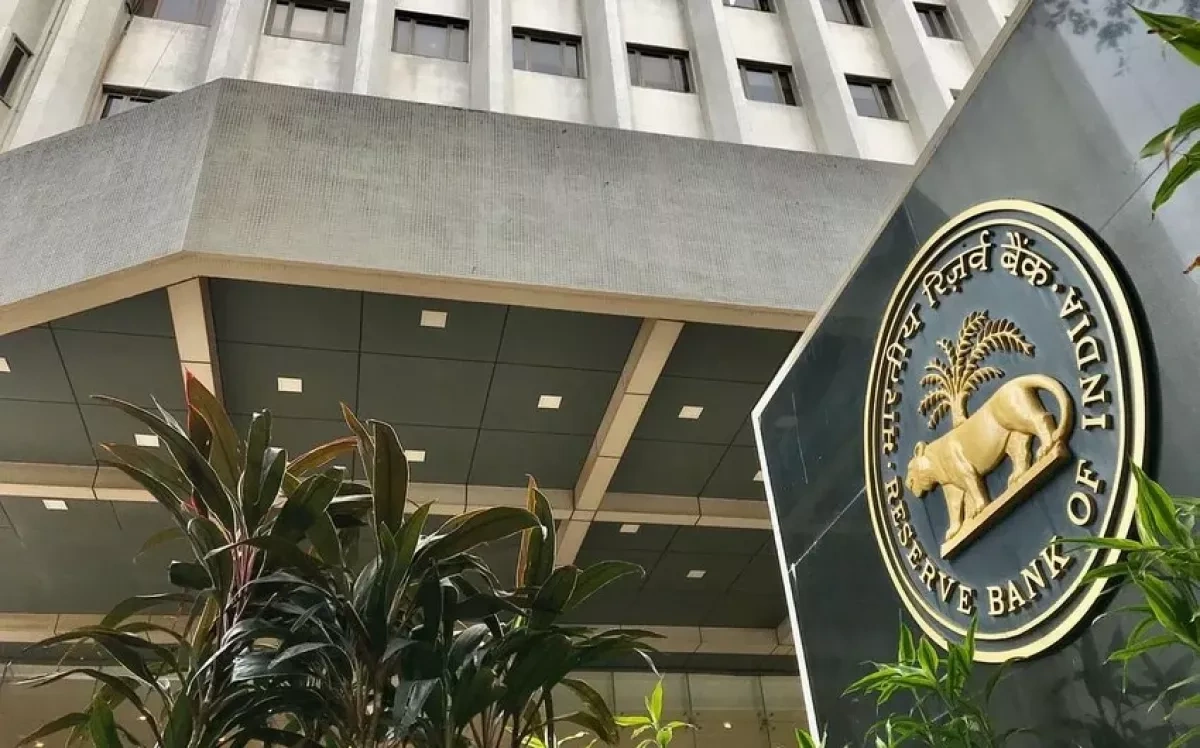 India’s foreign exchange reserves rise to $703 billion