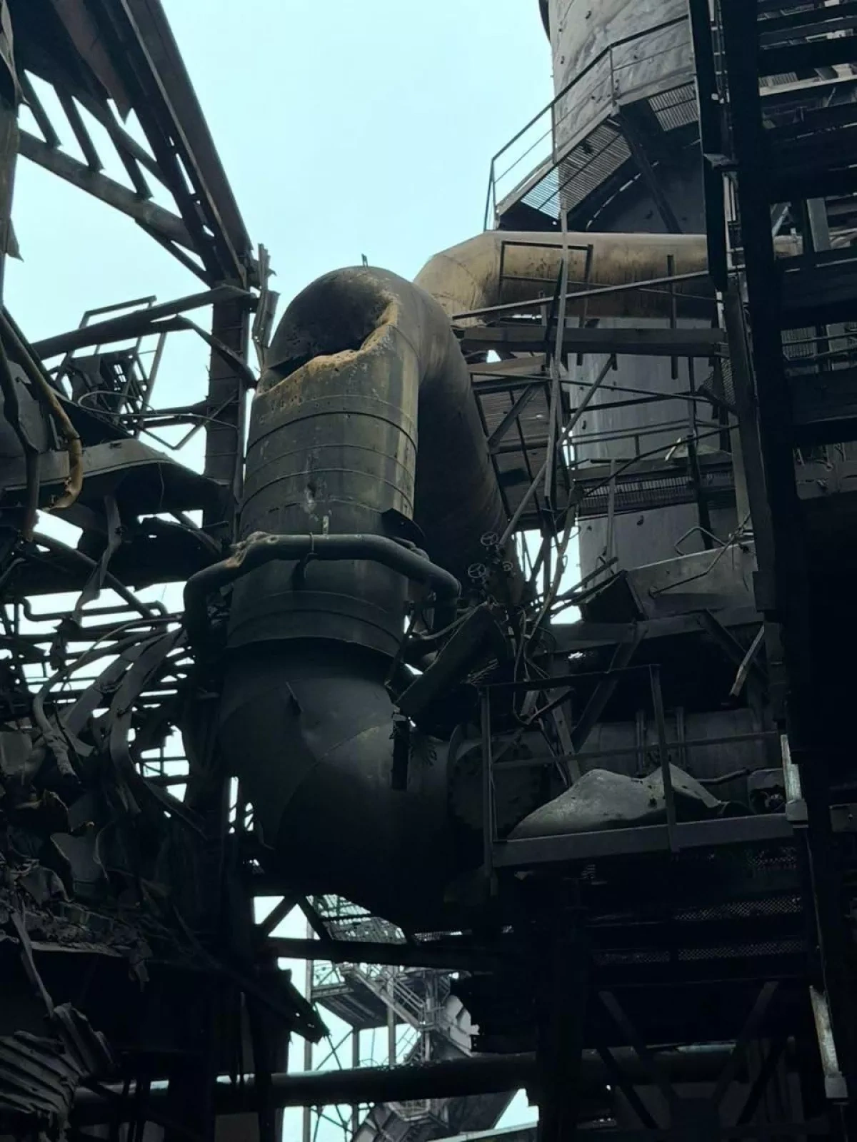 Russia again attacks Zaporizhstal steel plant, Ukrainian official says VIDEO