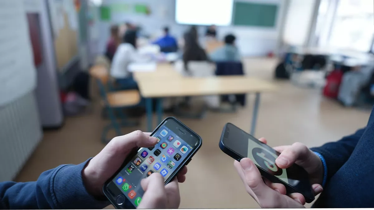 Ukraine considers social media restrictions for children