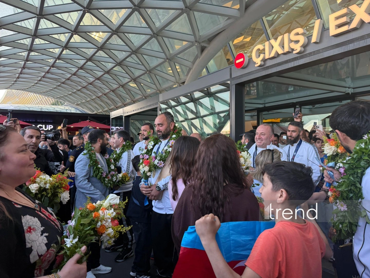 Azerbaijan’s European minifootball champions return home (PHOTO)