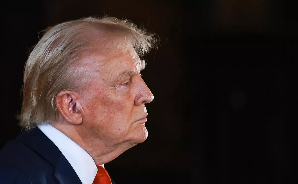 Trump claims Iranian naval losses, warns of escalation