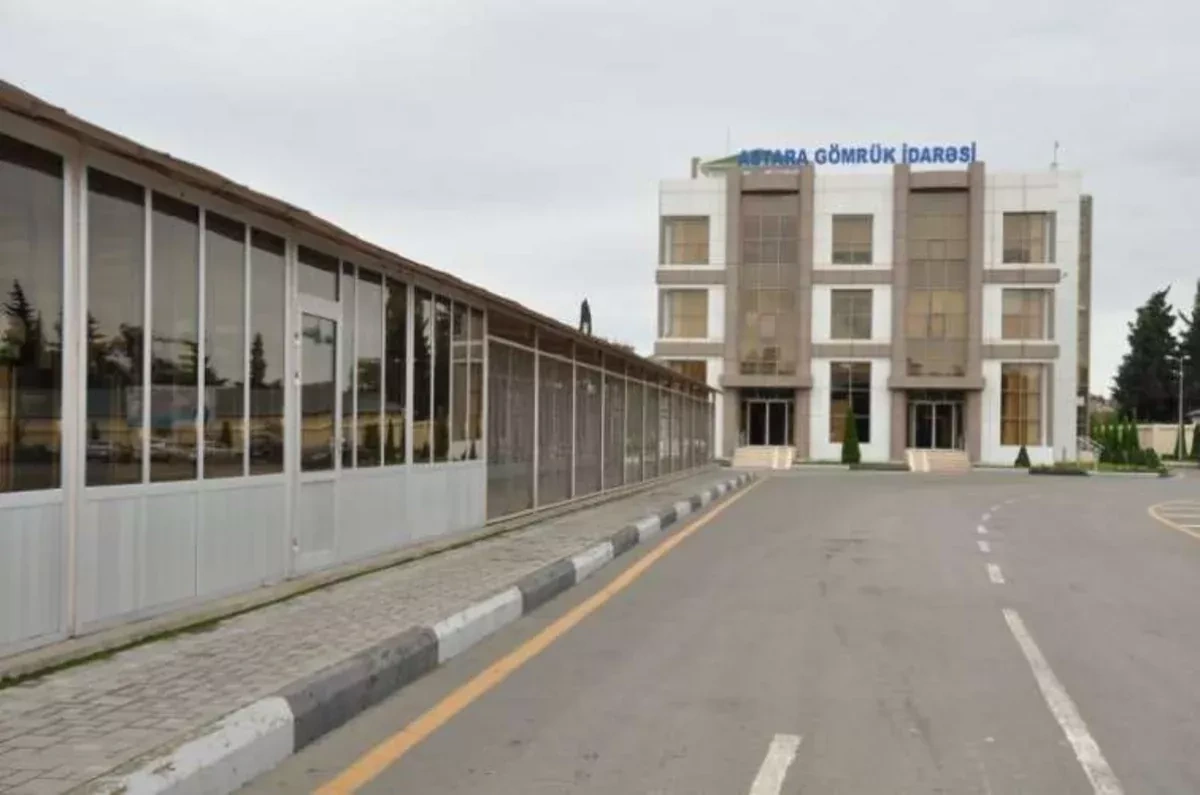 Azerbaijan evacuates diplomats from Iran