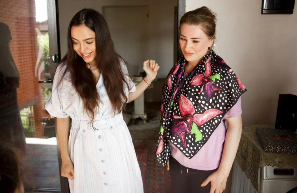 Leyla Aliyeva and Arzu Aliyeva explore creative work of local craftsman during Lankaran visit (PHOTO)
