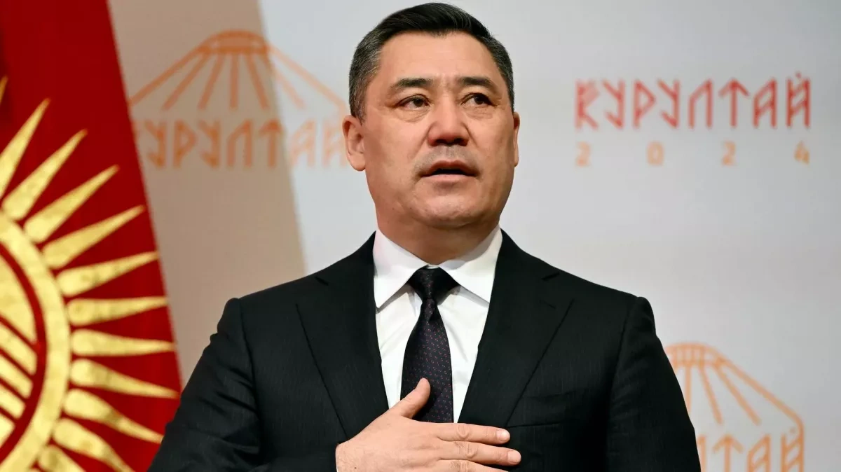 Kyrgyz president receives cowboy hat from US horse game captain VIDEO