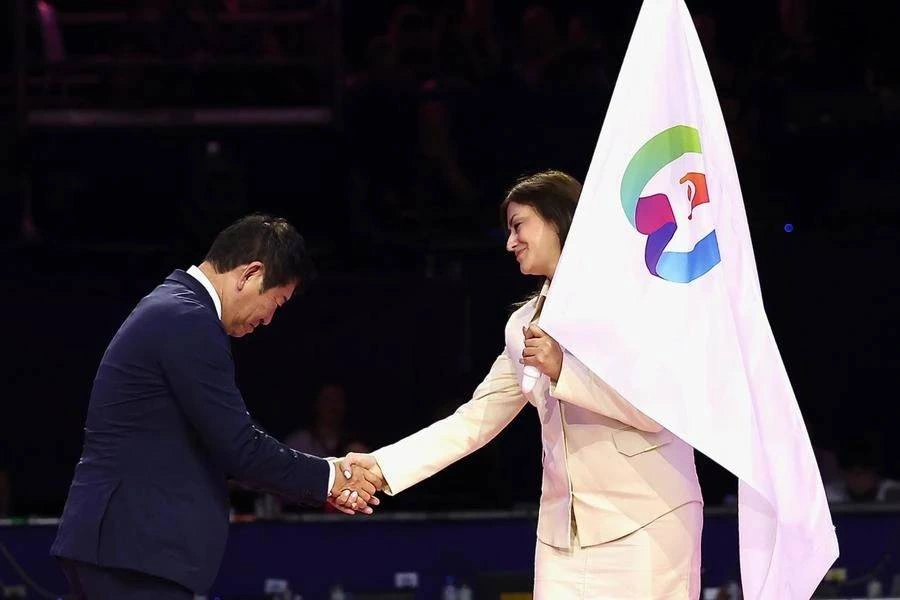 Rhythmic gymnastics World Championship flag handed over to Azerbaijan (PHOTO)