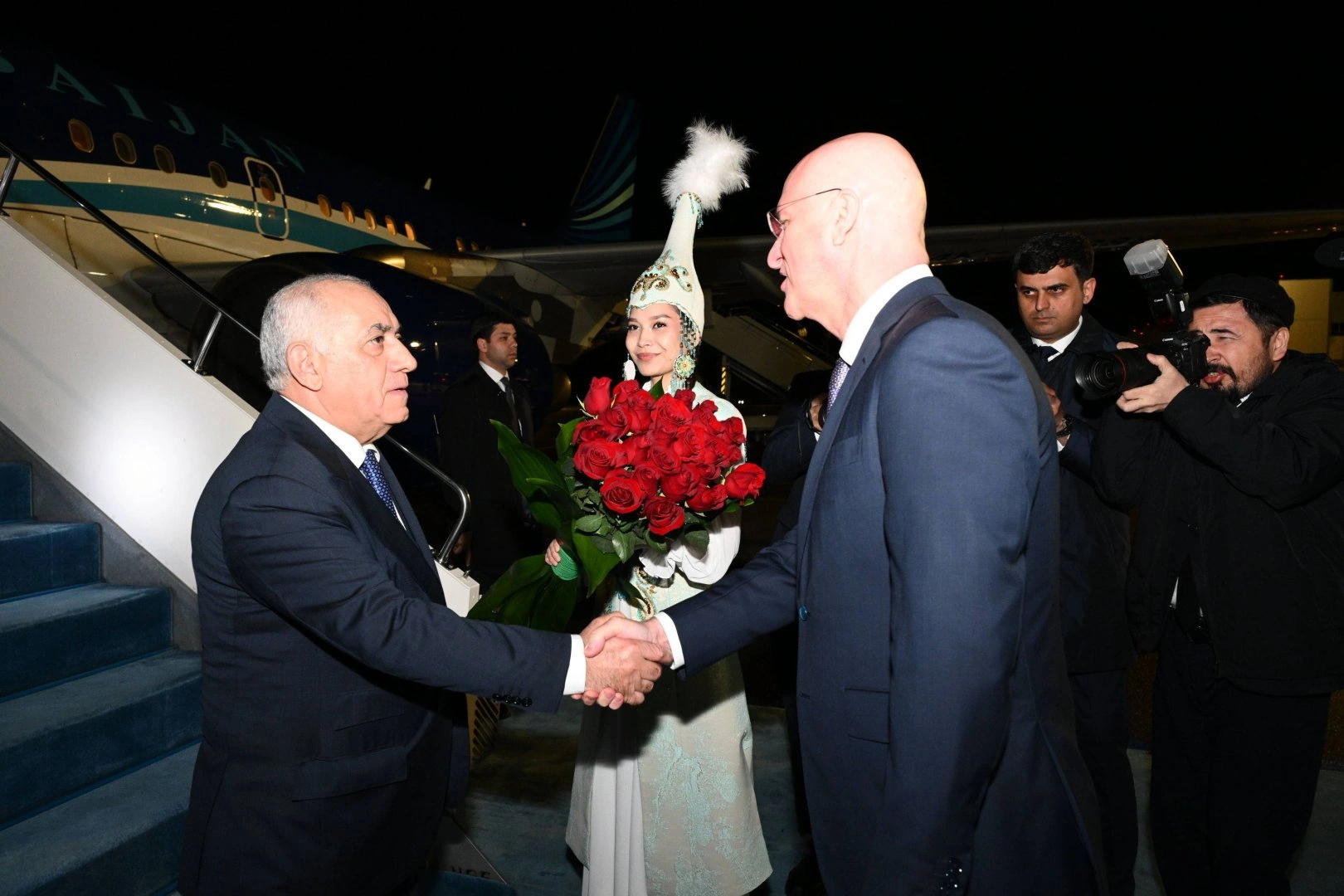 Azerbaijani PM leaves for working visit to Kazakhstan