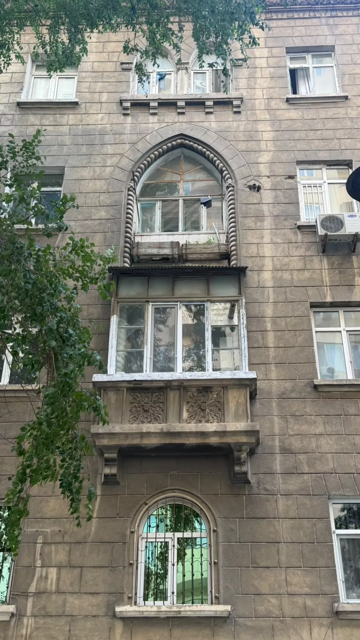 Monumental architecture of postwar Baku: tradition and modernity A historical insight on Caliber.Az