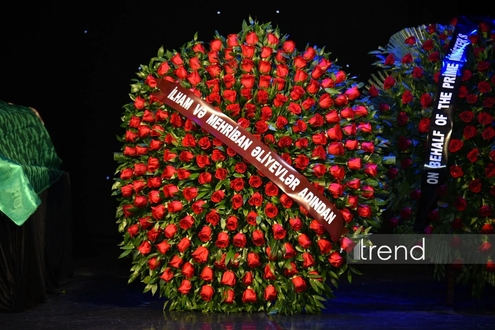 President Ilham Aliyev and First Lady Mehriban Aliyeva send wreaths to farewell ceremony of People's Artist Alexander Sharovsky (PHOTO)