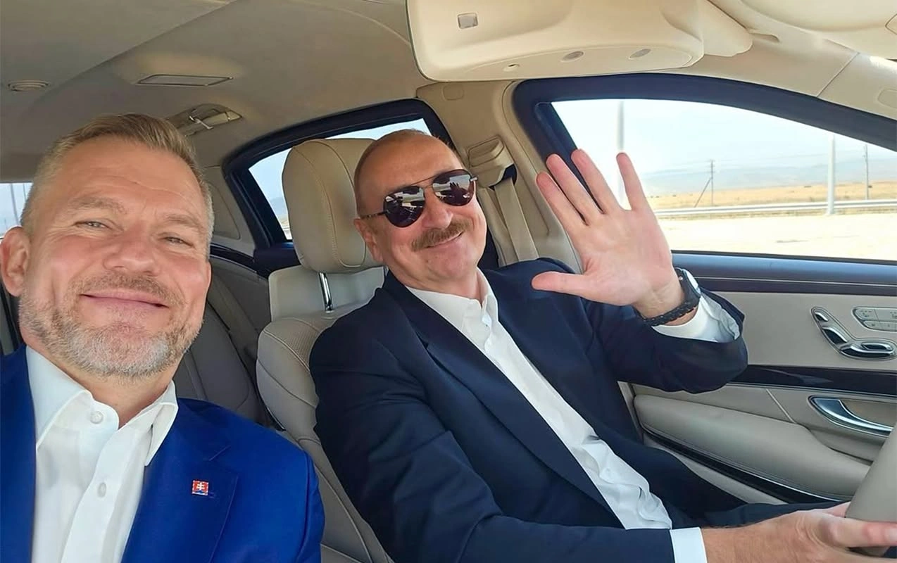 President of Slovakia Peter Pellegrini takes selfie in car with President Ilham Aliyev (PHOTO)