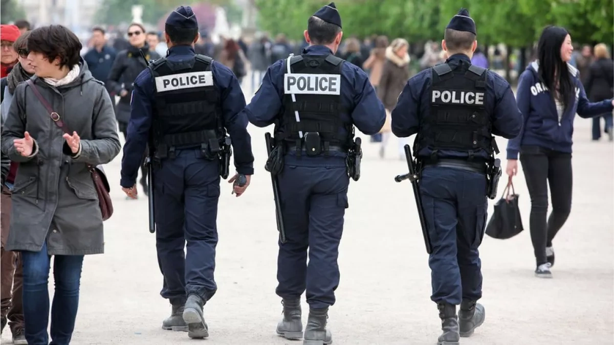 France boosts security at Jewish sites after Sydney attack