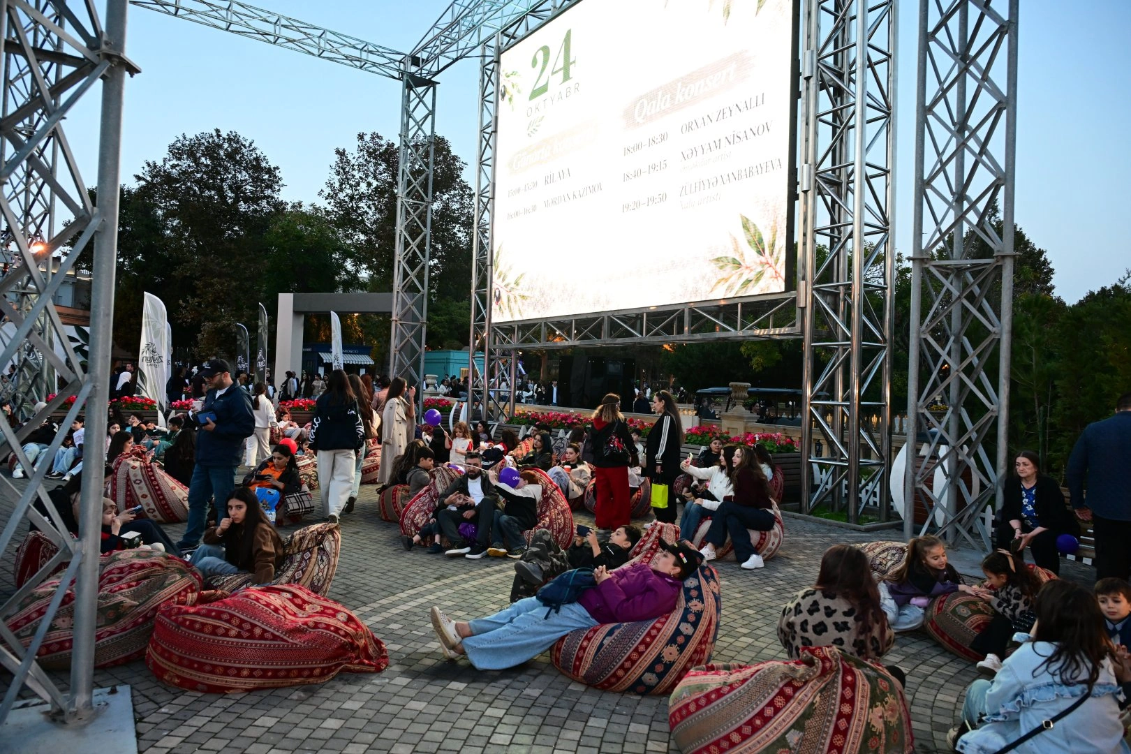 Pop stars take stage at Baku Olive Festival (PHOTO)