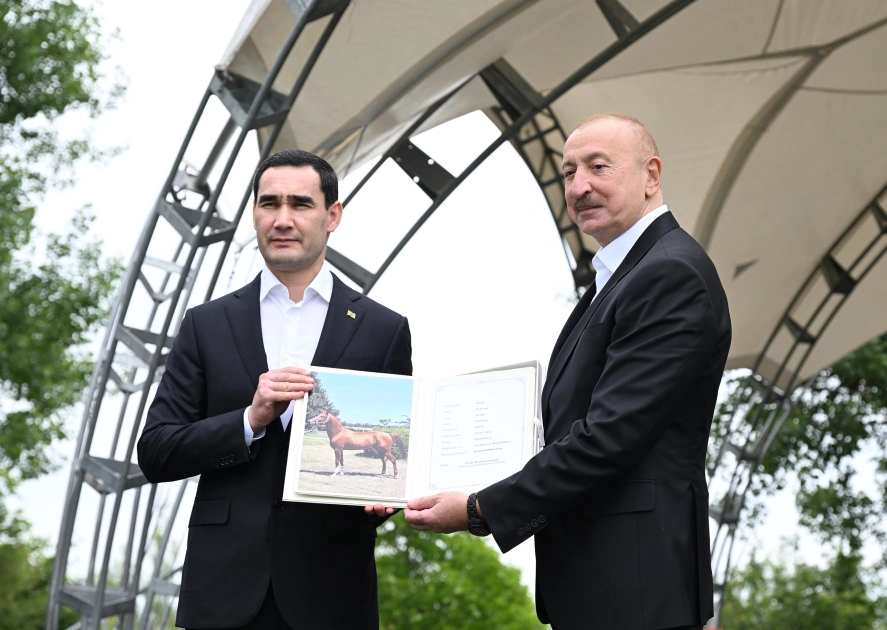 President Ilham Aliyev gifts President of Turkmenistan a Garabagh horse (PHOTO)