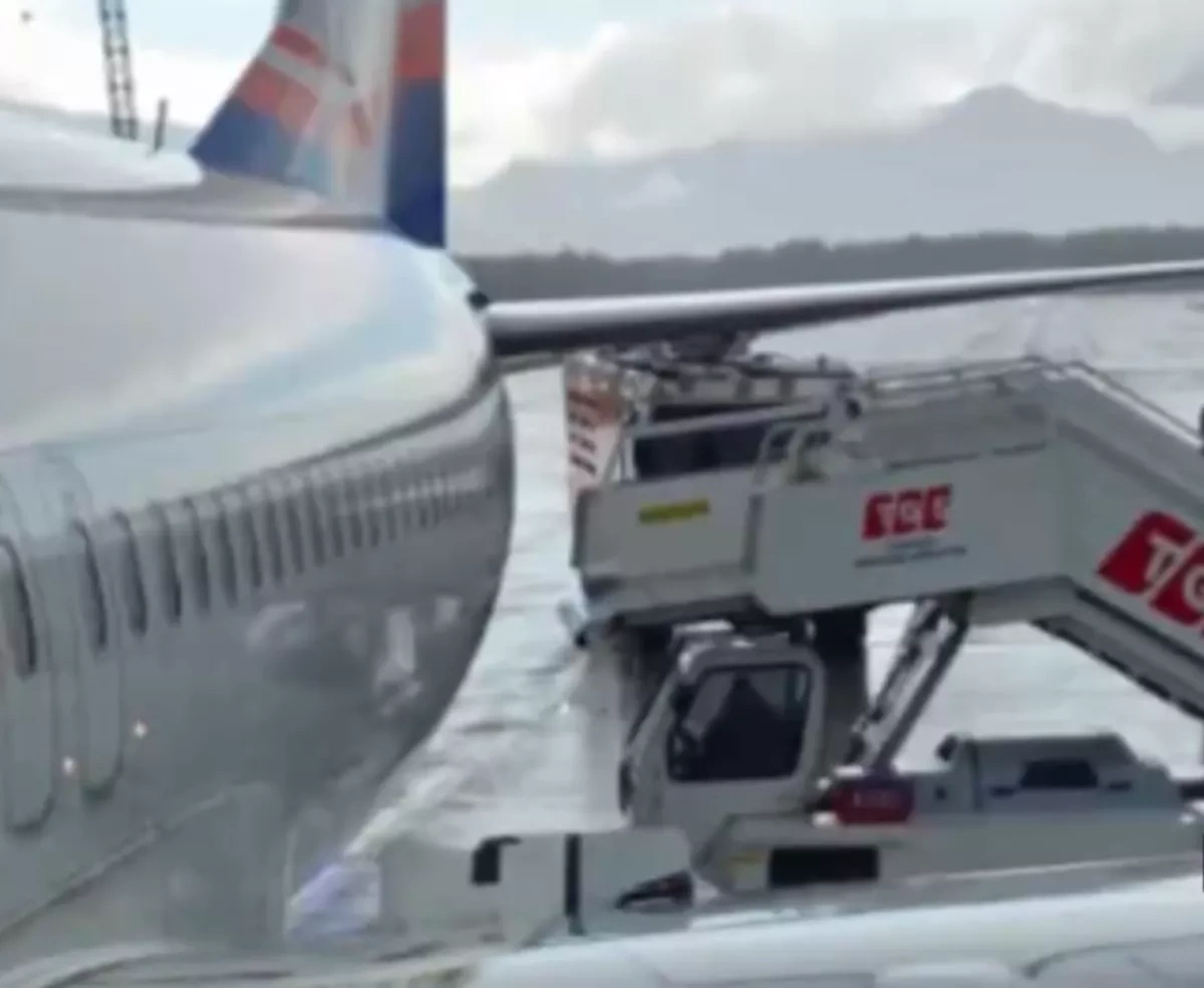 Antalya–Gaziantep plane loses wheels, passengers evacuated safely
