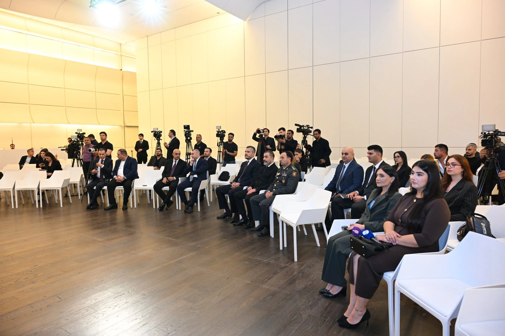 Heydar Aliyev Center hosts briefing with creative team of film "44" - one of Azerbaijan's major film projects (PHOTO/VIDEO)
