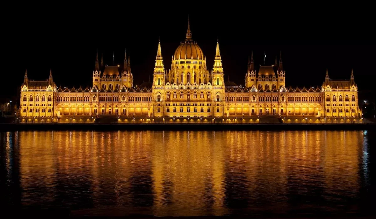 Hungarian PM introduces new chief of staff with international experience