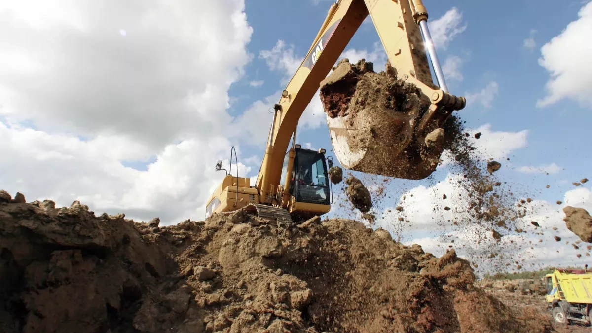 Residents uncover 180-ton “jade” stone at Issyk-Kul, Kyrgyzstan