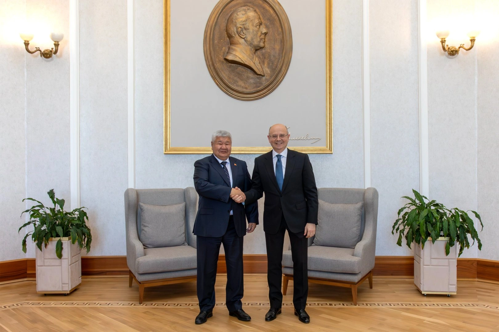 Azerbaijan, Kyrgyzstan explore expansion of energy co-op at Baku Energy Week (PHOTO)