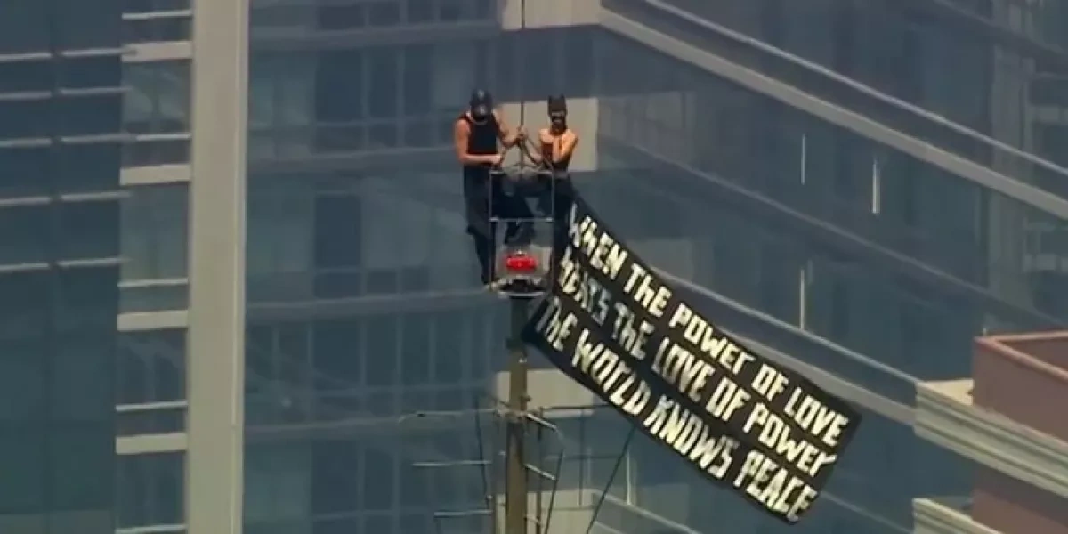 Marriage proposal on Empire State Building spire ends in arrest VIDEO