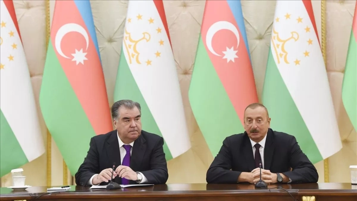 Tajikistan’s president congratulates Azerbaijani leader on Zayed Award