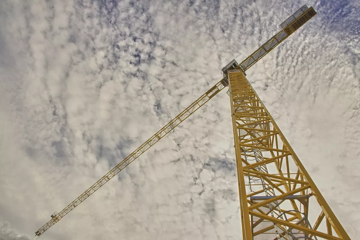 Paraglider stranded for hours after tangling with crane in China VIDEO
