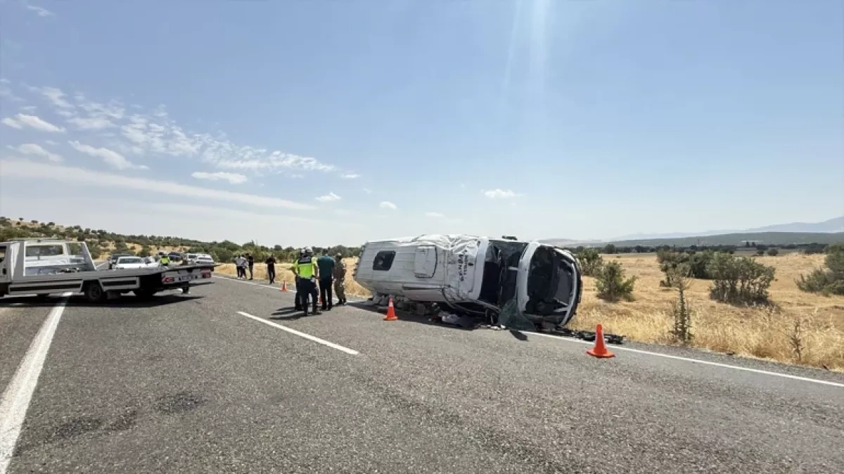 Five killed, 11 injured in minibus crash in Türkiye PHOTO