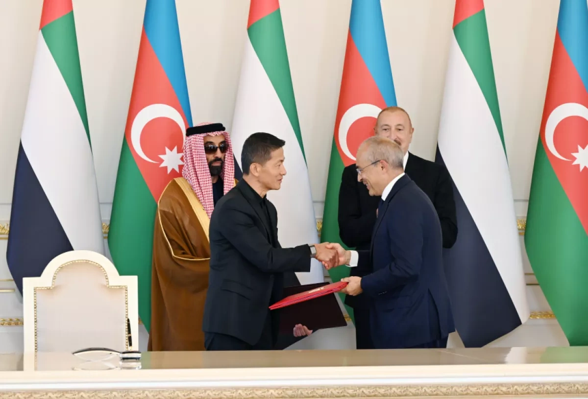 Azerbaijani president holds talks with UAE national security adviser PHOTO / UPDATED