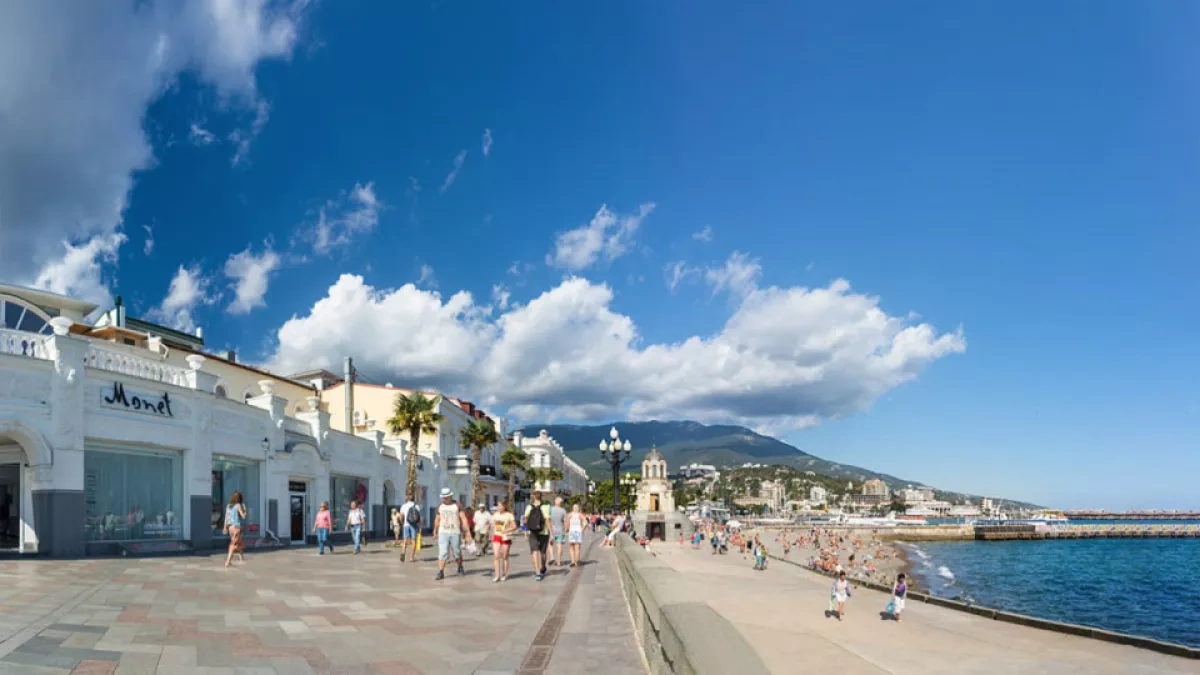 Crimea tourism slumps as fuel crisis, blackouts hit peninsula