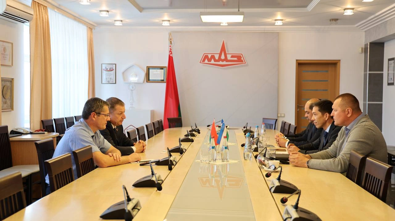 Uzbekistan reviews employment conditions for workers at Belarus' MAZ