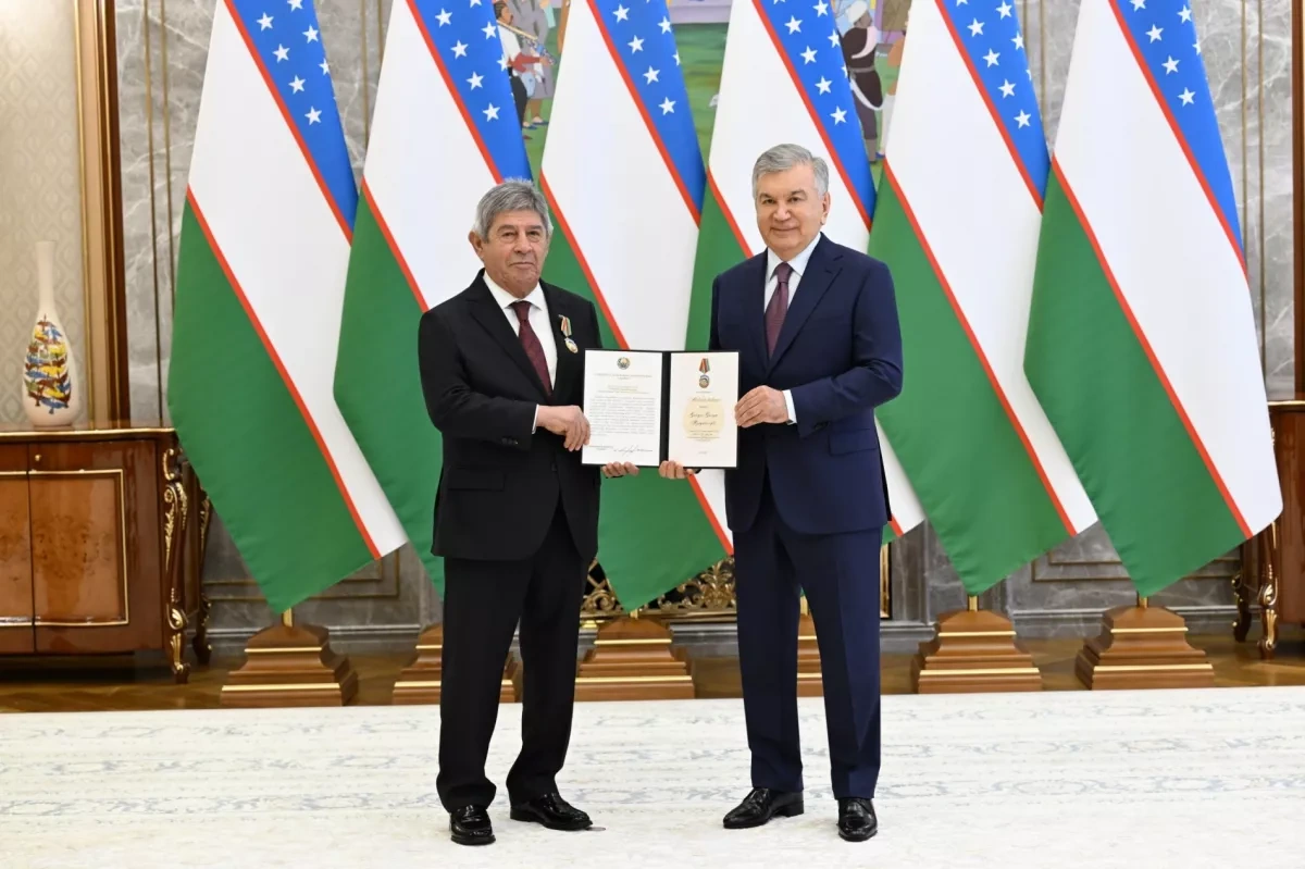 Uzbek president honours Azerbaijan’s ambassador at end of diplomatic mission PHOTO
