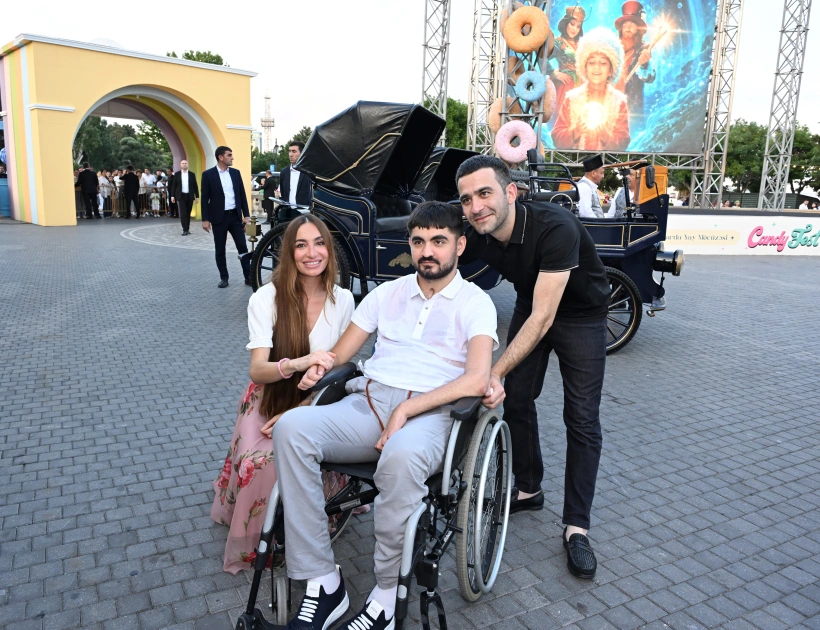 Leyla Aliyeva and Arzu Aliyeva visit "CandyFest" summer festival and watch "Magic Pearl" water circus show (PHOTO)