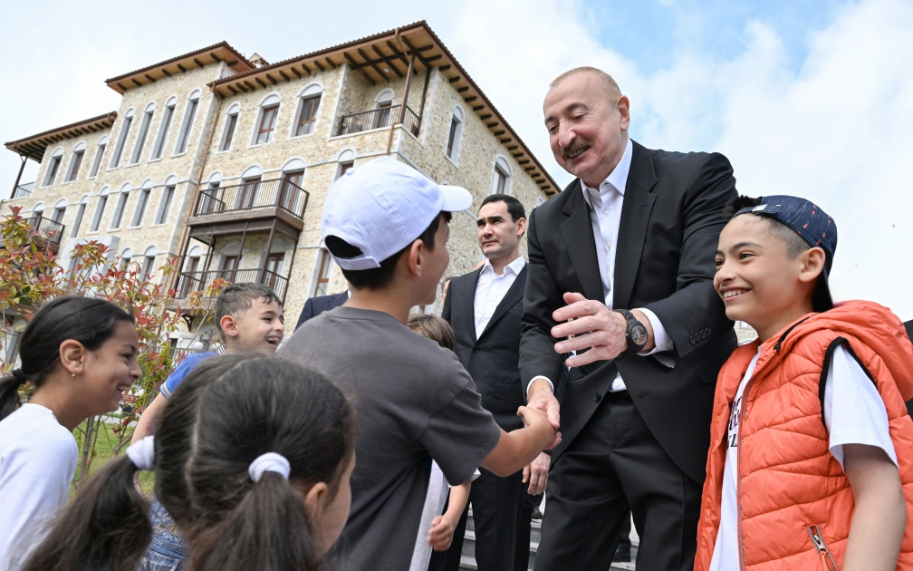 President Ilham Aliyev and President Serdar Berdimuhamedov visit first residential complex built in Shusha city (PHOTO)