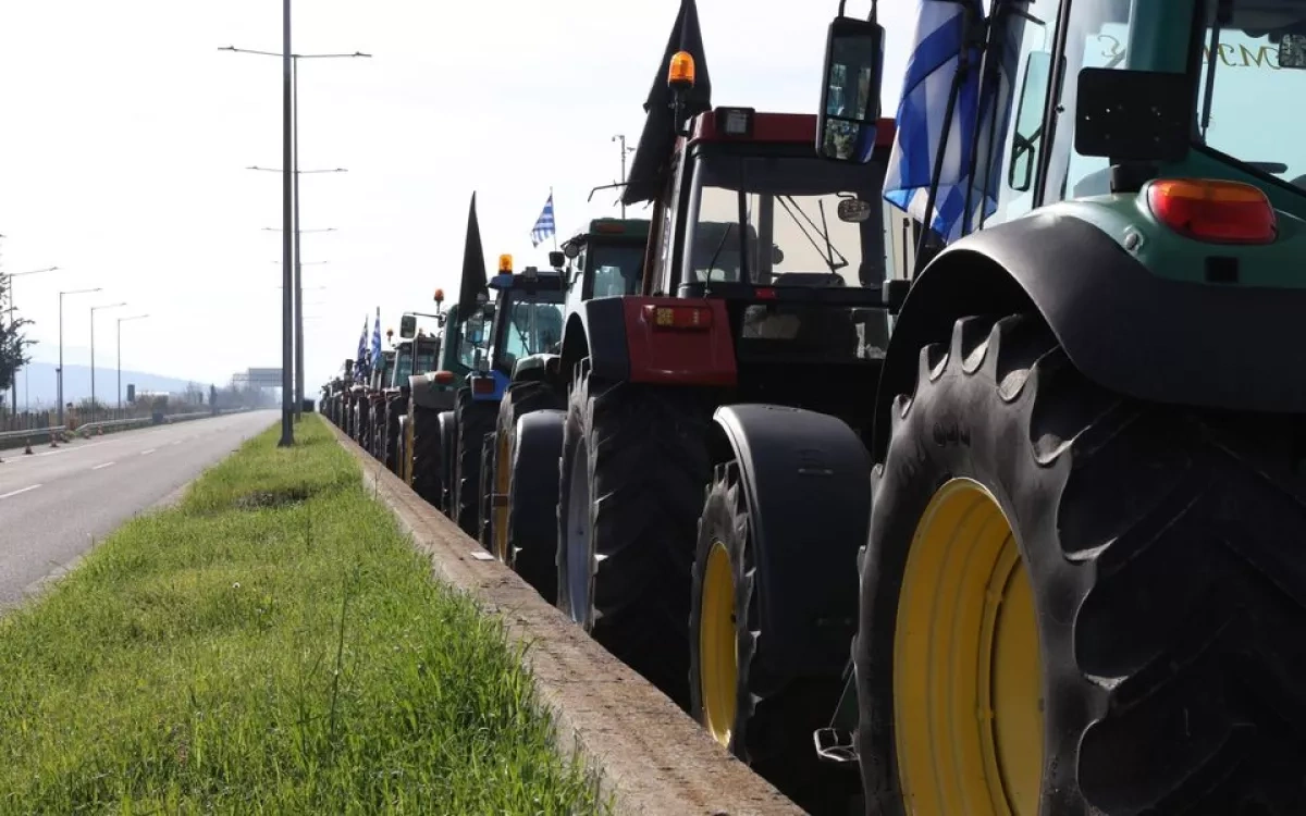 Greek border crossings disrupted as farmers press on with protests