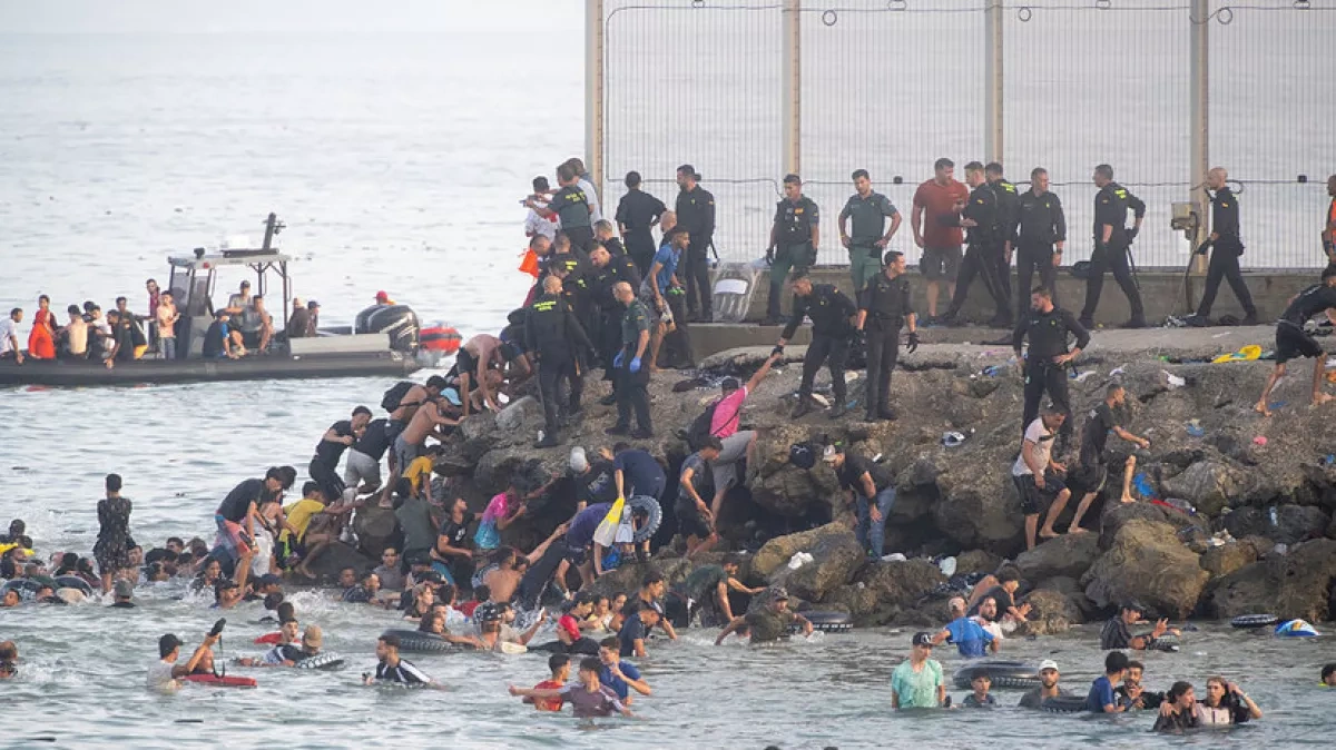 Spain deploys troops to Ceuta after mass migrant crossing triggers border crisis VIDEO/VIDEO