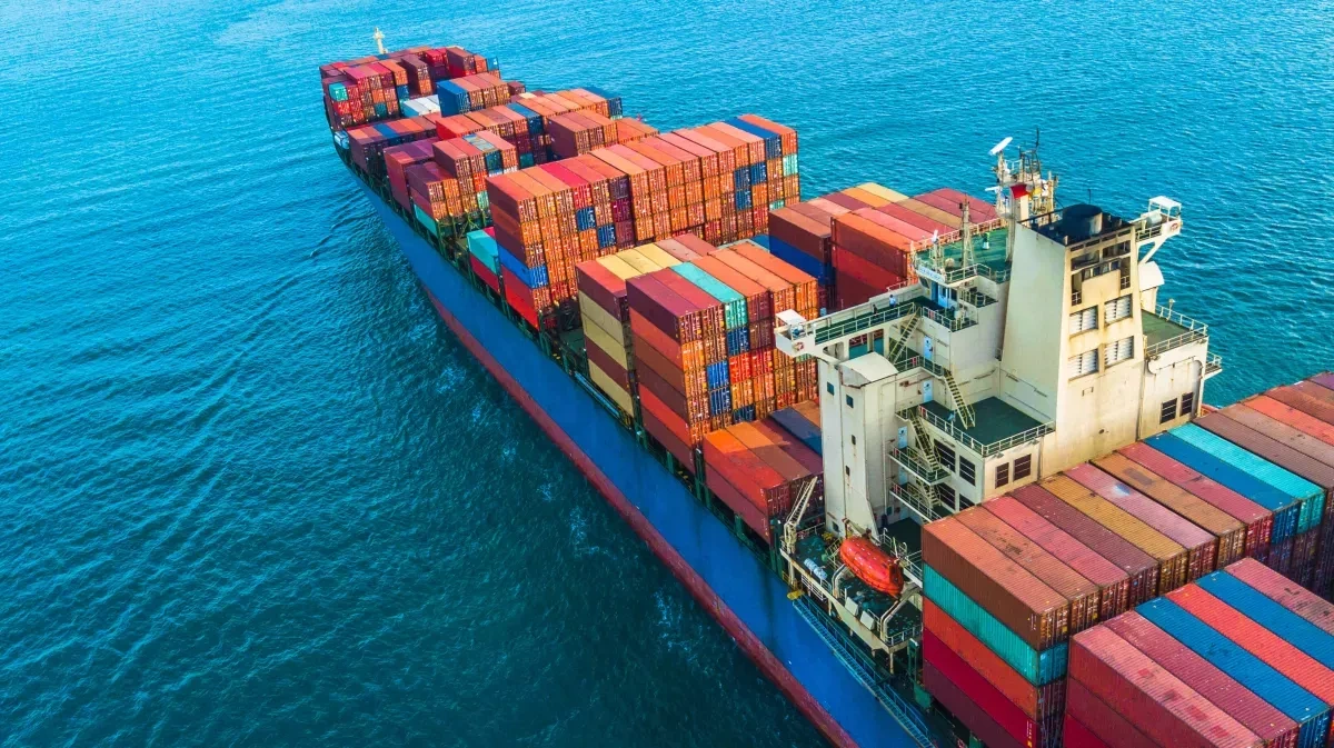 China sets weekly Arctic shipping service to Europe