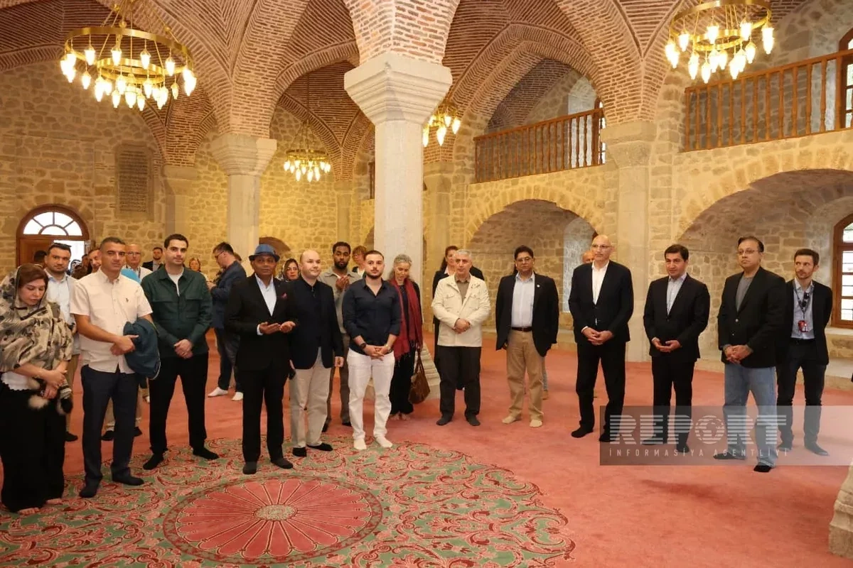 Diplomats from Muslim countries pray in Azerbaijan’s Shusha mosque PHOTO