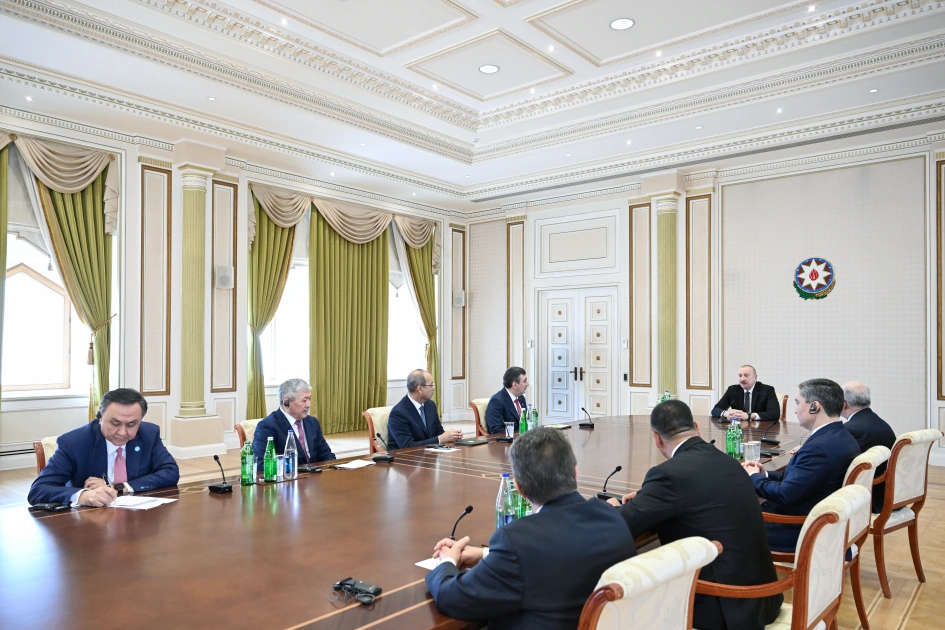 President Ilham Aliyev receives participants of meeting of heads of government of member states of Organization of Turkic States (PHOTO)