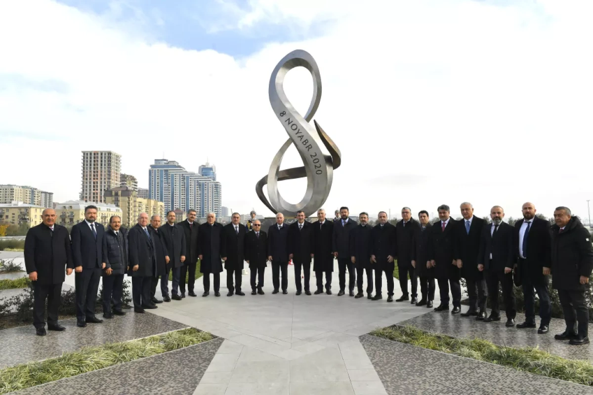 Türkiye's VP visits Victory Park, Alley of Honour in Baku PHOTO