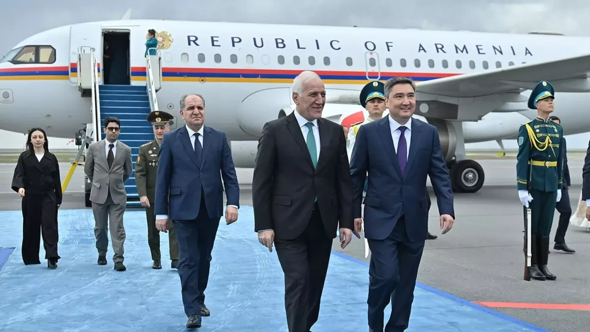 Armenian president lands in Kazakhstan for regional ecological talks PHOTO