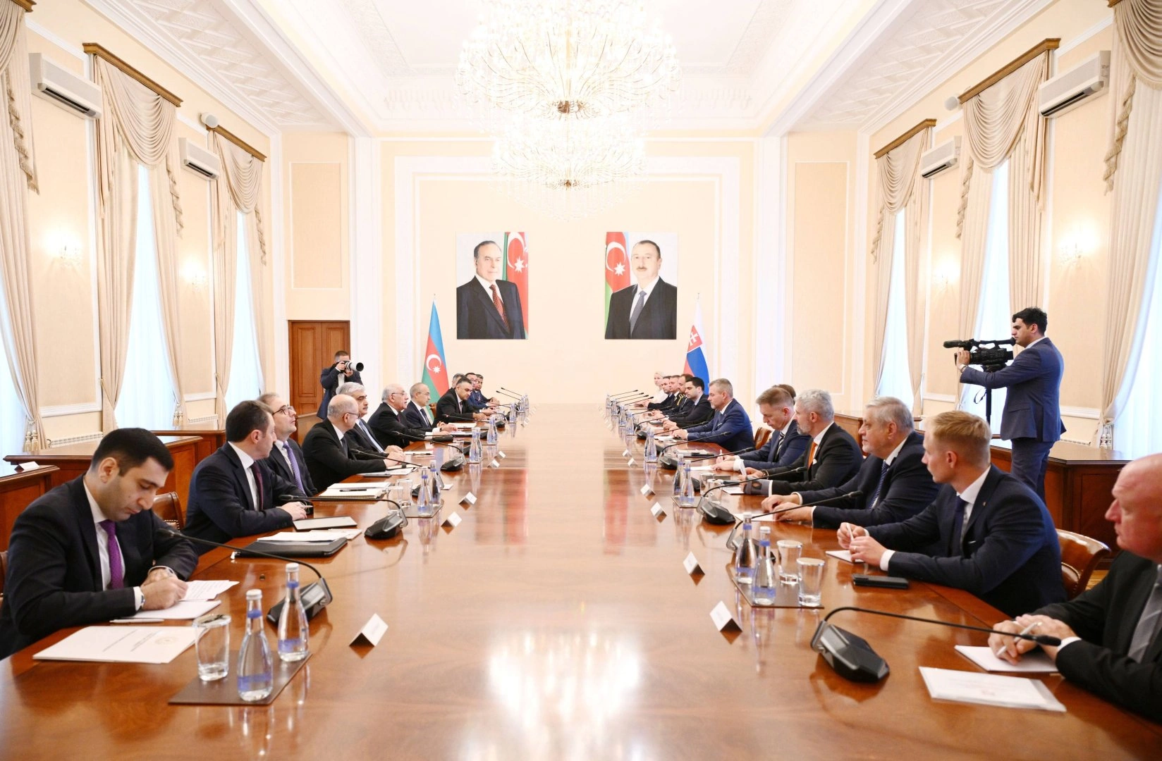 Azerbaijan's PM, Slovak President discuss expanding strategic partnership (PHOTO)