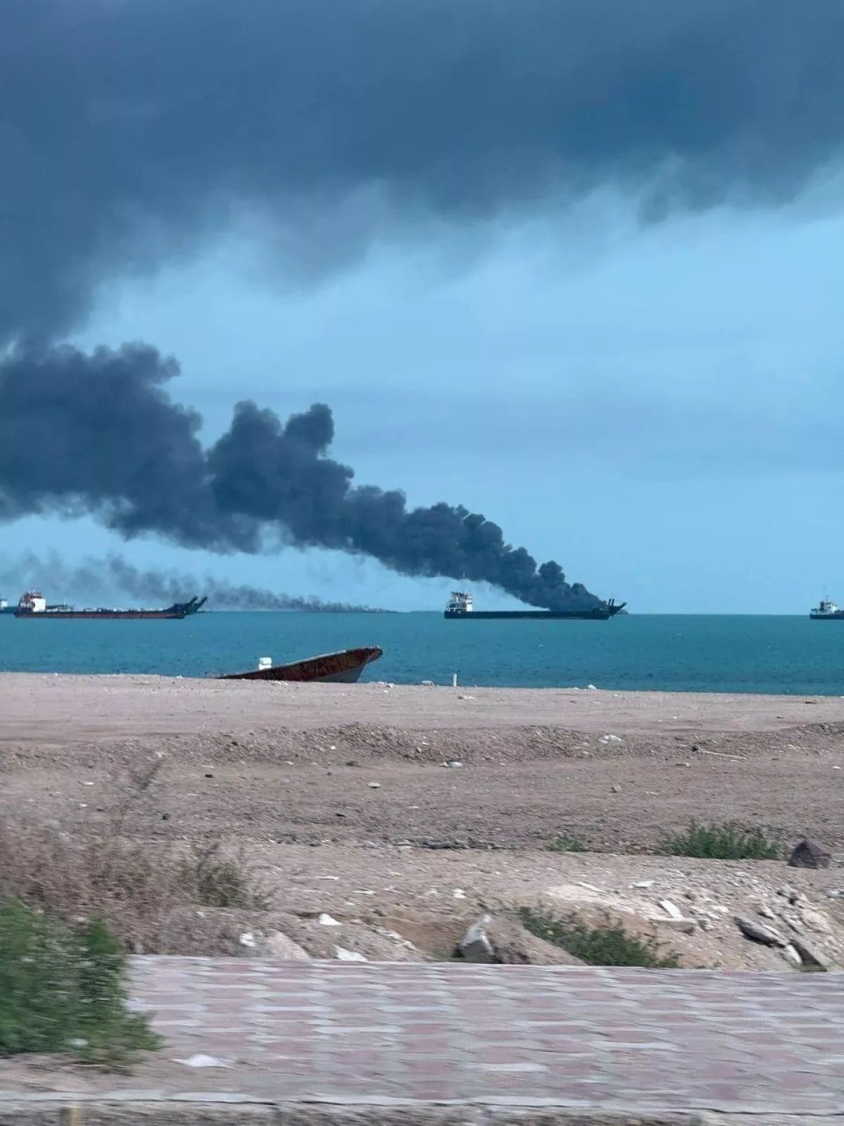 US Navy strikes three Iranian ships in  Persian Gulf VIDEO