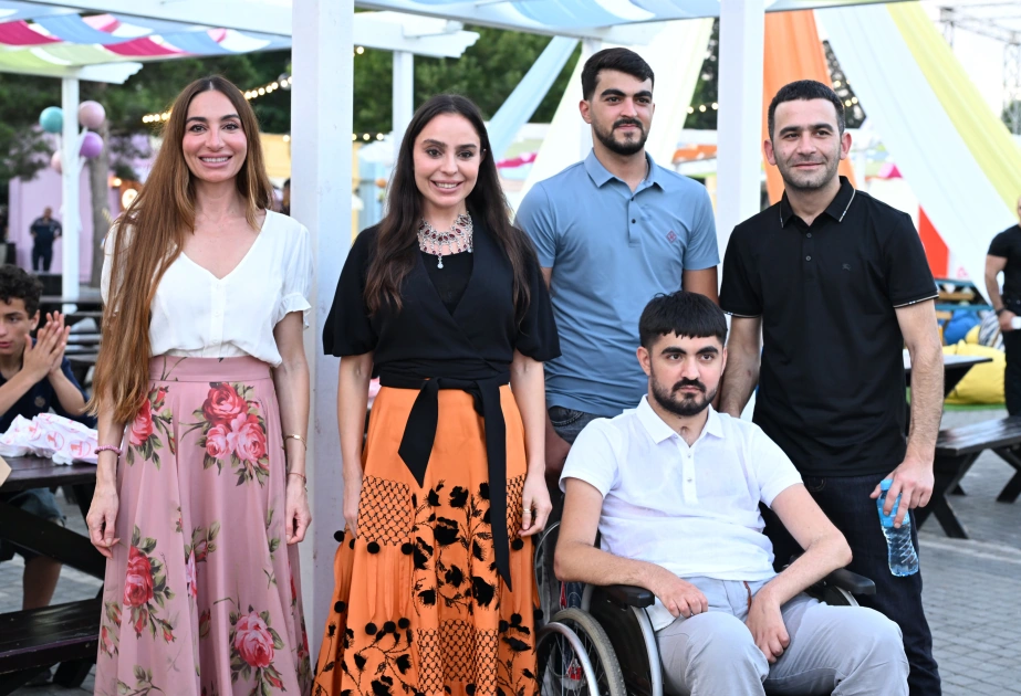 Leyla Aliyeva and Arzu Aliyeva visit "CandyFest" summer festival and watch "Magic Pearl" water circus show (PHOTO)