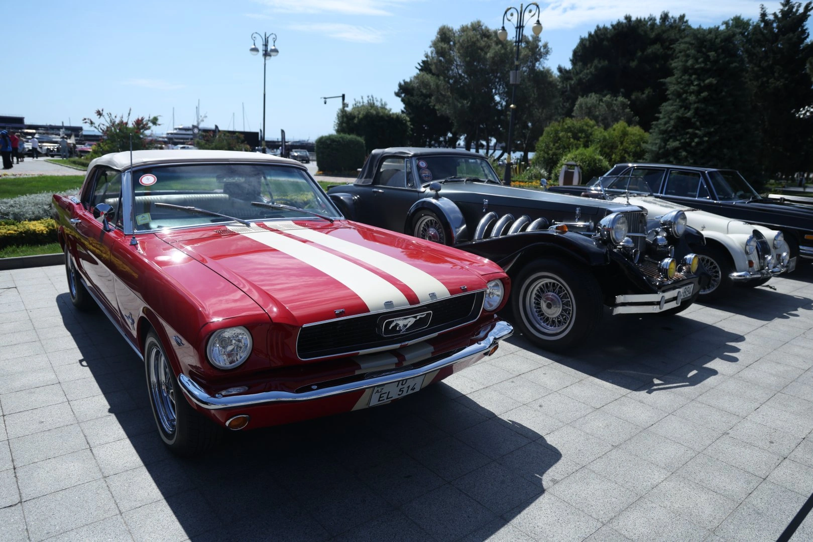 Baku boulevard hosts festival of classic and supercars (PHOTO)