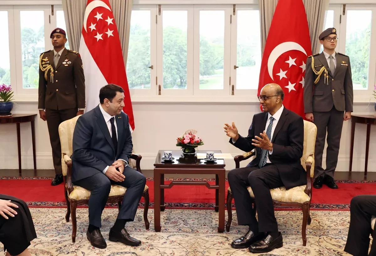 Azerbaijani ambassador hands credentials to Singapore president