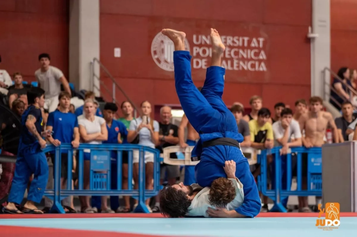 Azerbaijani judokas clinch two gold medals at Spanish Super Cup PHOTO